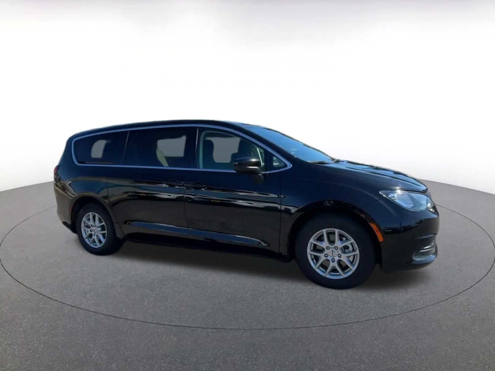Used 2024 Chrysler Voyager LX FWD image 2