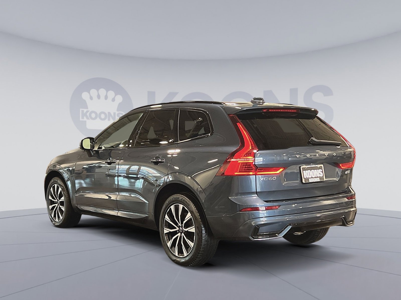 Certified 2023 Volvo XC60 B5 Plus w/ Climate Package image 4