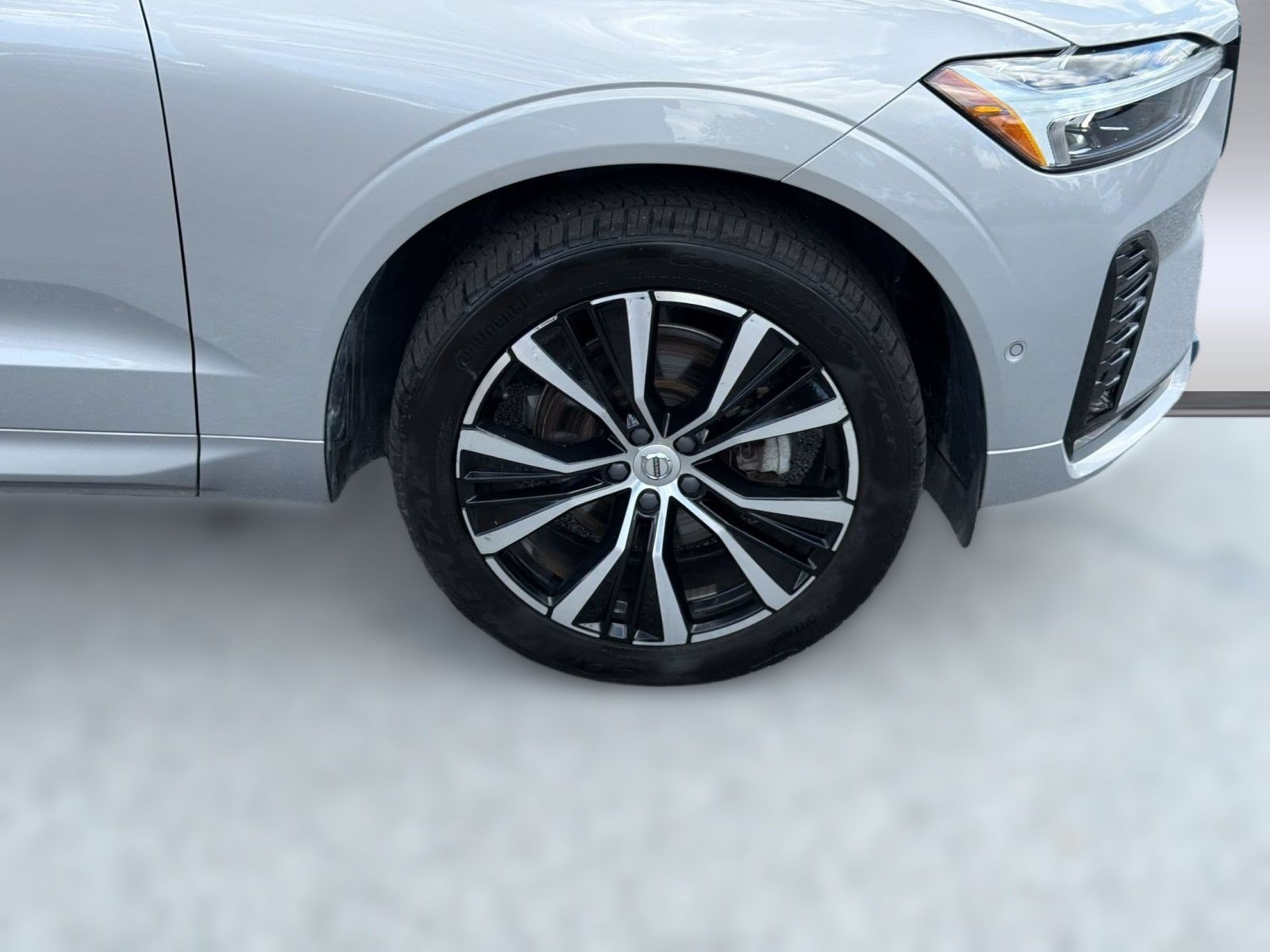 Certified 2024 Volvo XC60 B5 Plus AWD/4WD image 12