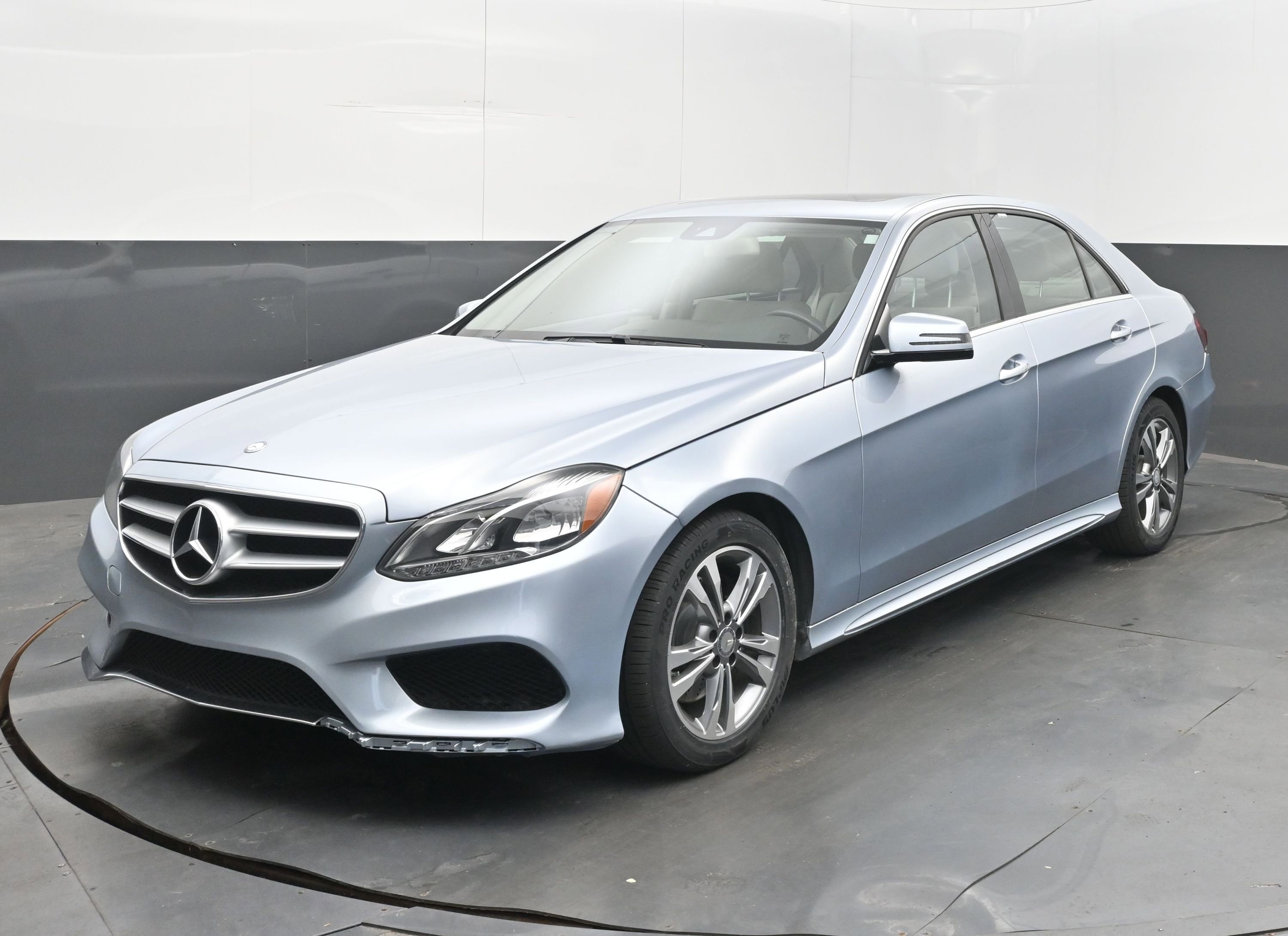 Used 2015 Mercedes-Benz E 350 Sedan image 3