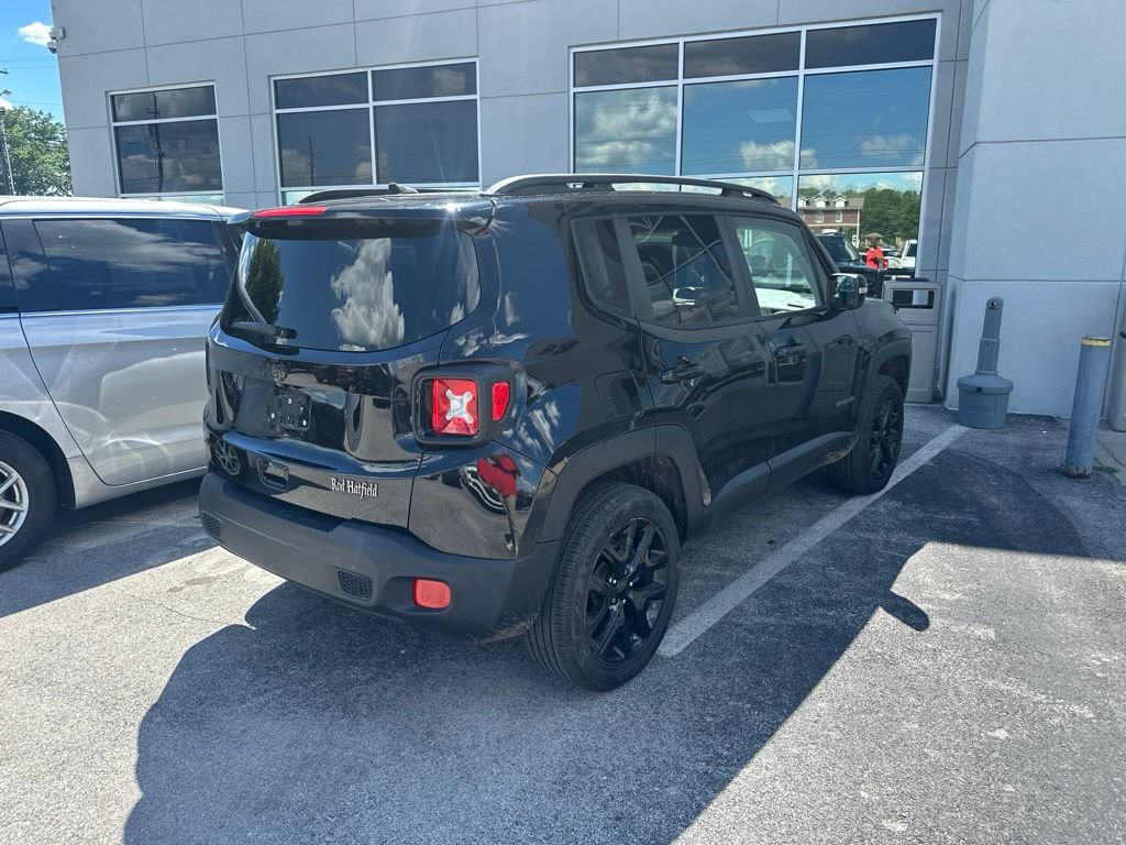 Used 2018 Jeep Renegade Altitude w/ UConnect 8.4 Nav Group AWD/4WD image 3