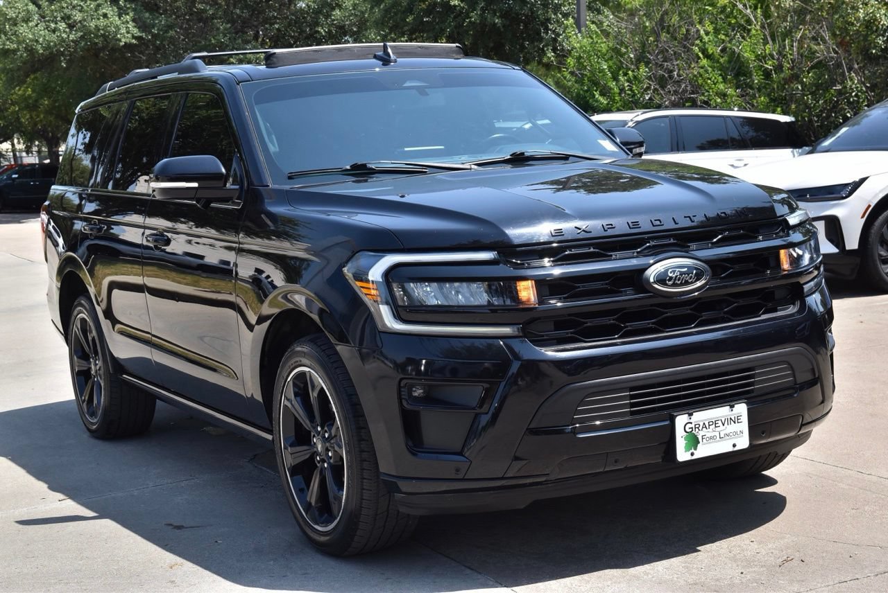 Used 2023 Ford Expedition Limited RWD image 4