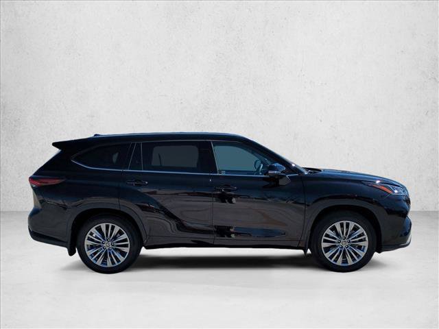 Certified 2026 Toyota Highlander Platinum AWD/4WD image 4