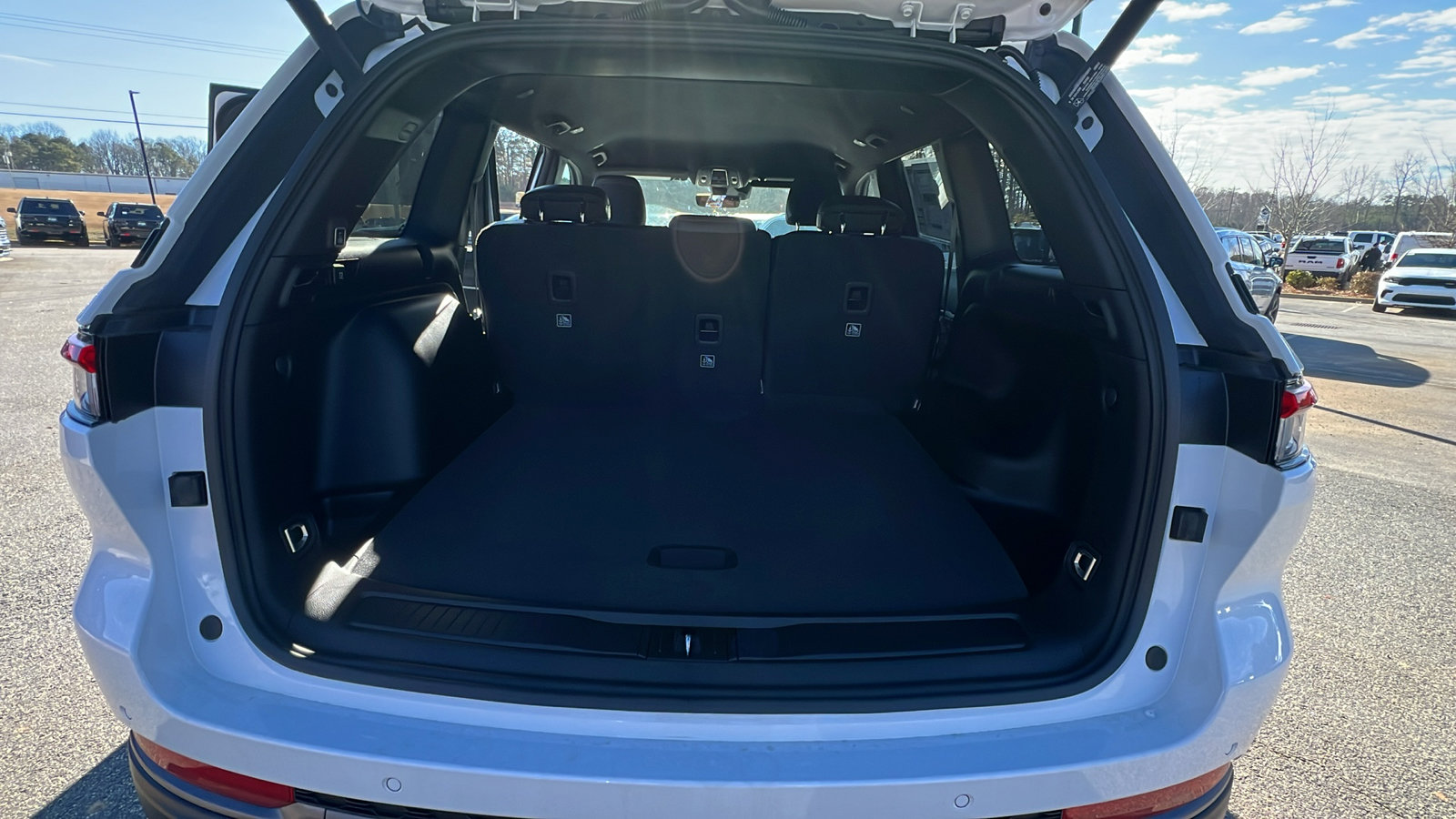 New 2026 Jeep Grand Cherokee Altitude image 13