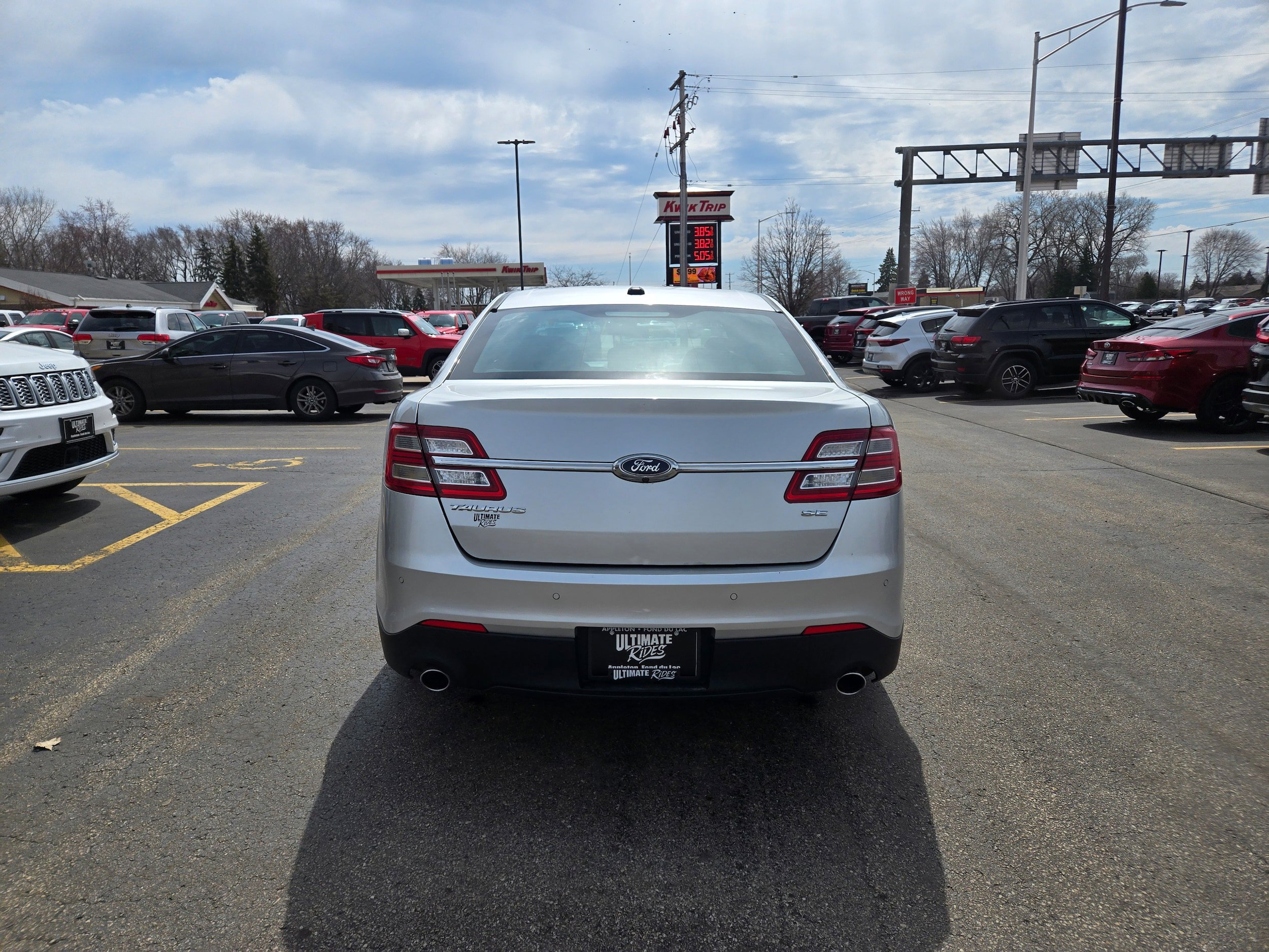 Used 2019 Ford Taurus SEL w/ Equipment Group 201A image 9