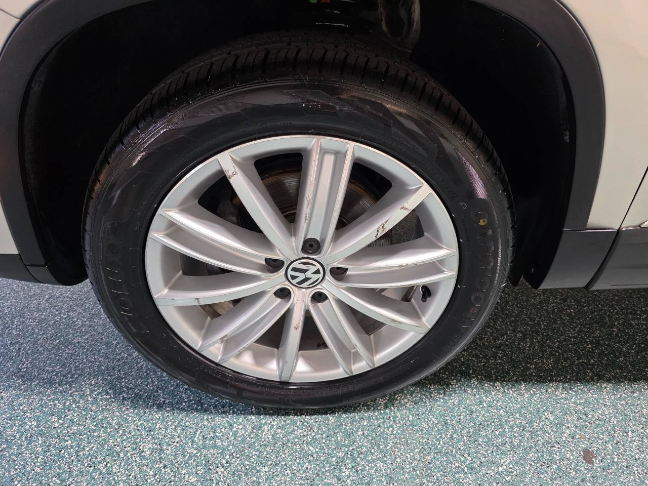 Used 2014 Volkswagen Tiguan SEL FWD image 12