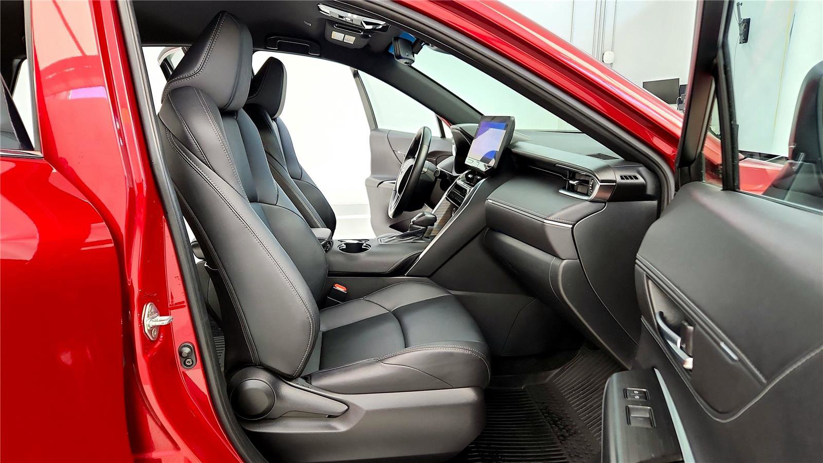 Certified 2023 Toyota Venza Nightshade image 17