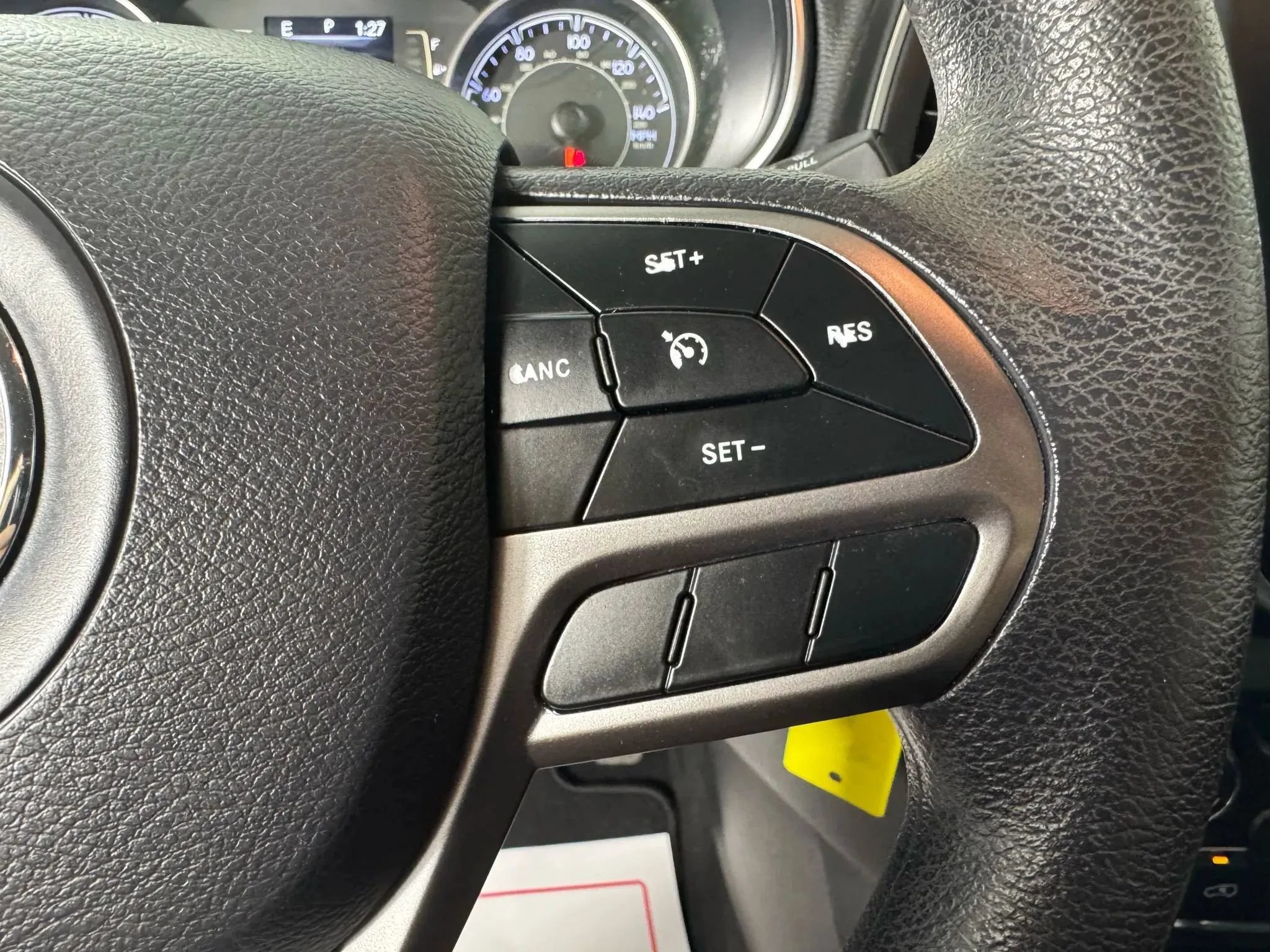 Used 2019 Jeep Cherokee Latitude w/ Popular Appearance Group FWD image 16