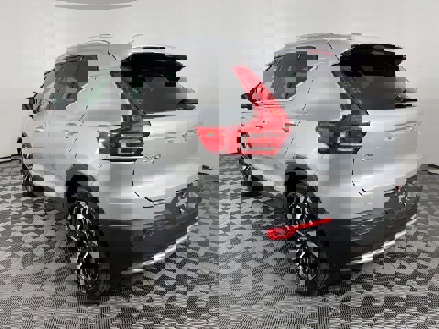 Used 2023 Volvo XC40 B5 Plus w/ Driver Assist Package AWD/4WD image 5