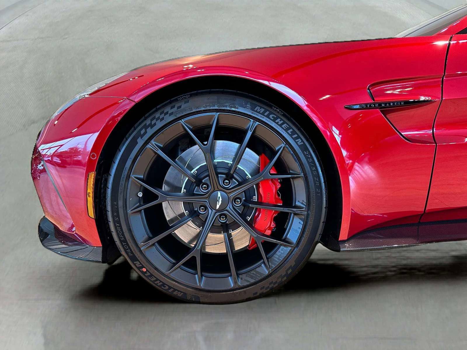 New 2025 Aston Martin V8 Vantage Coupe image 17