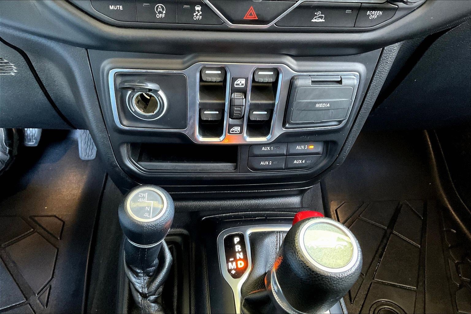 Used 2020 Jeep Gladiator Sport w/ Quick Order Package 24S image 16