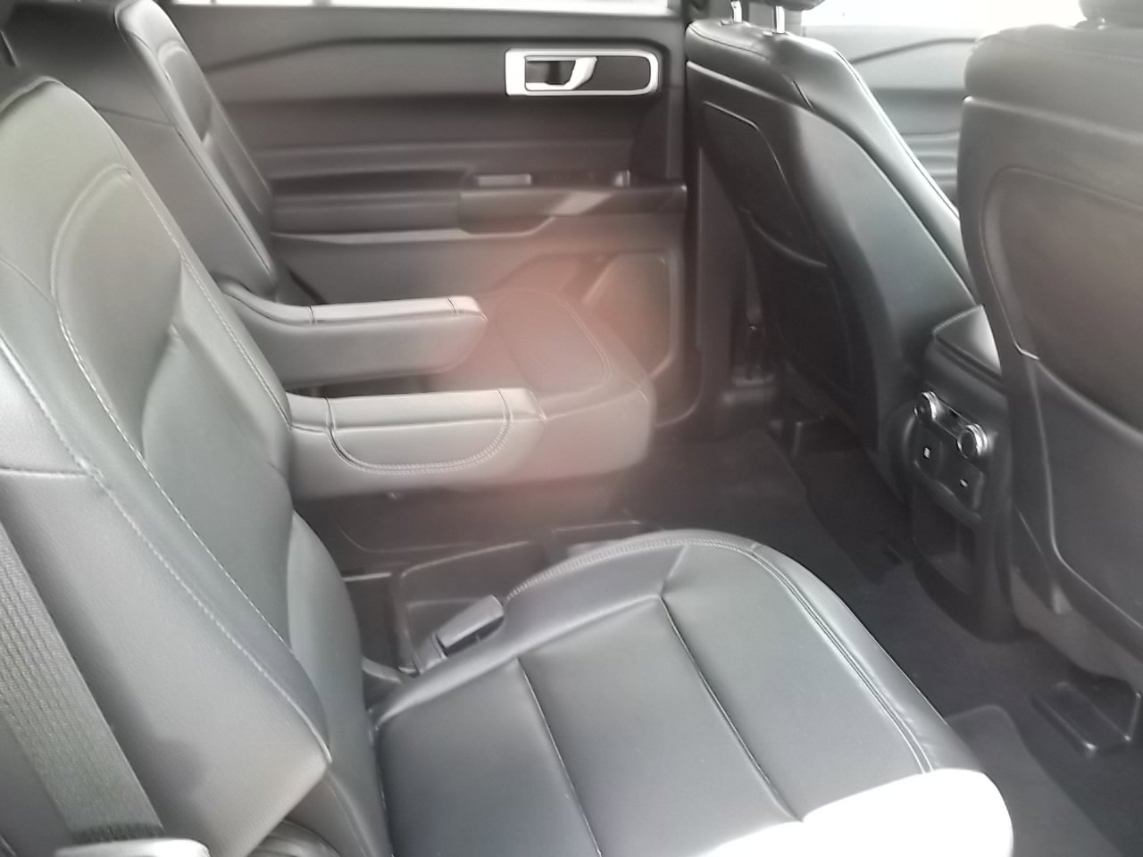 Used 2020 Ford Explorer XLT w/ Equipment Group 202A AWD/4WD image 10