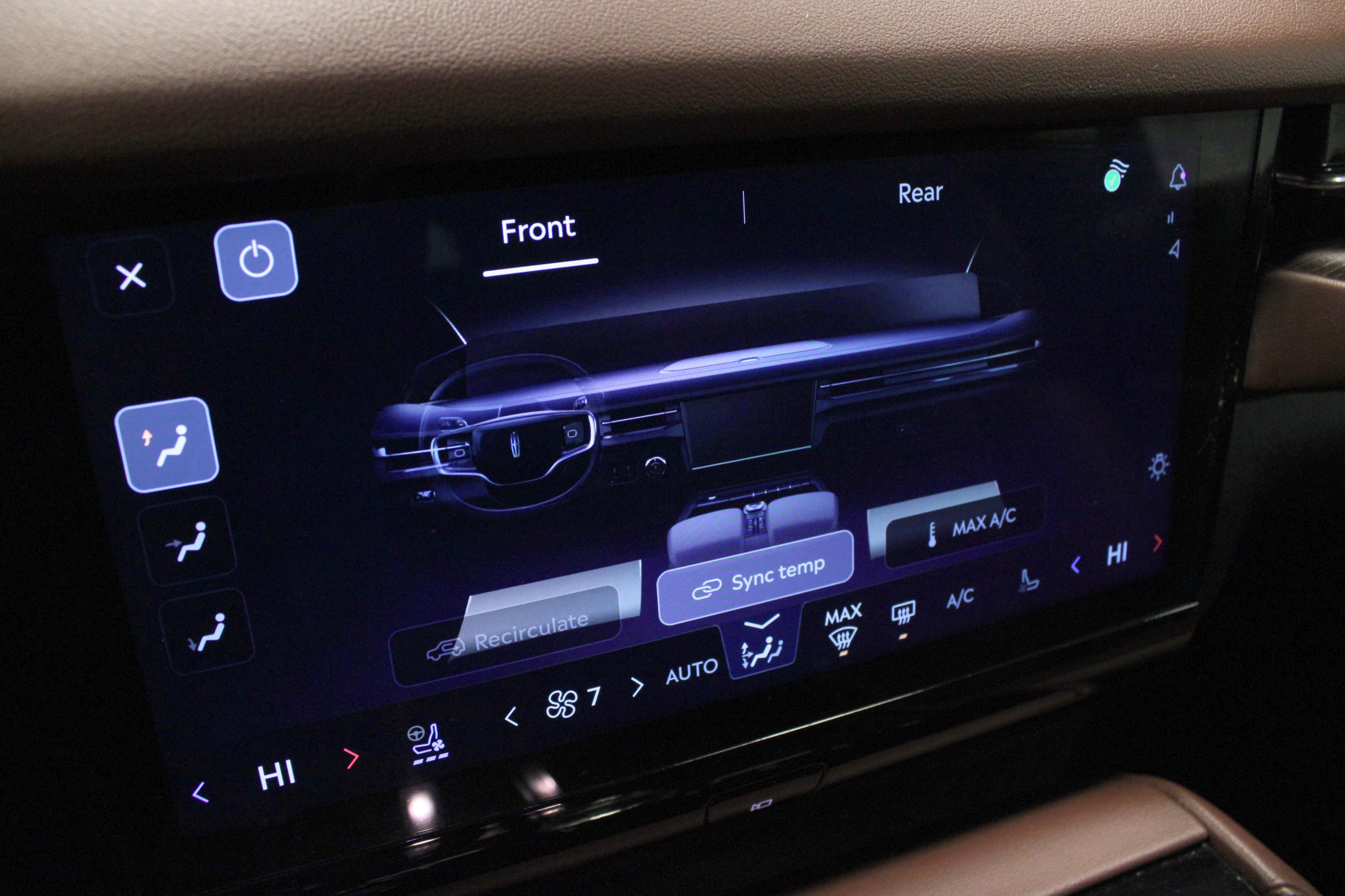 Used 2025 Lincoln Navigator Reserve image 32