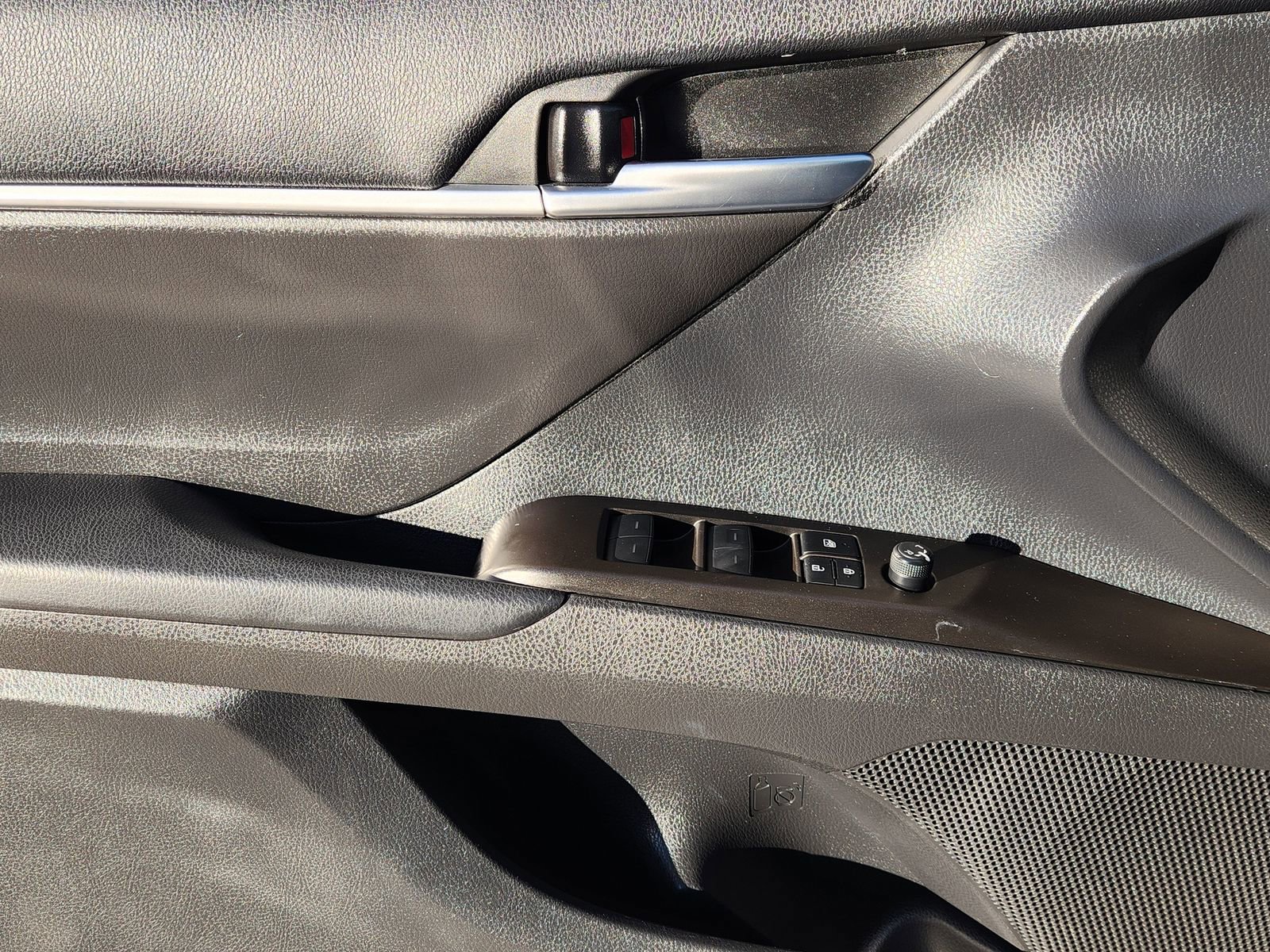 Used 2023 Toyota Camry LE image 27