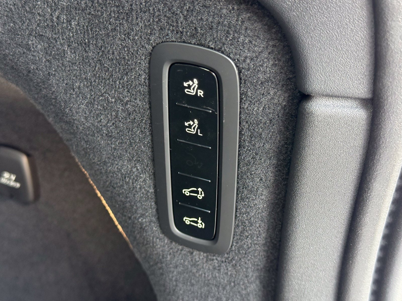 New 2026 Volvo EX90 Ultra AWD/4WD image 44