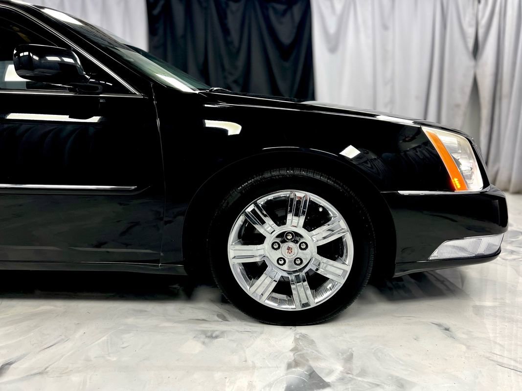 Used 2011 Cadillac DTS Platinum image 13