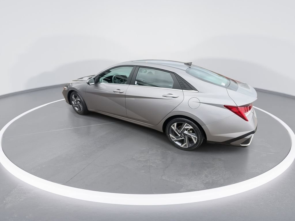Used 2025 Hyundai Elantra SEL FWD image 6