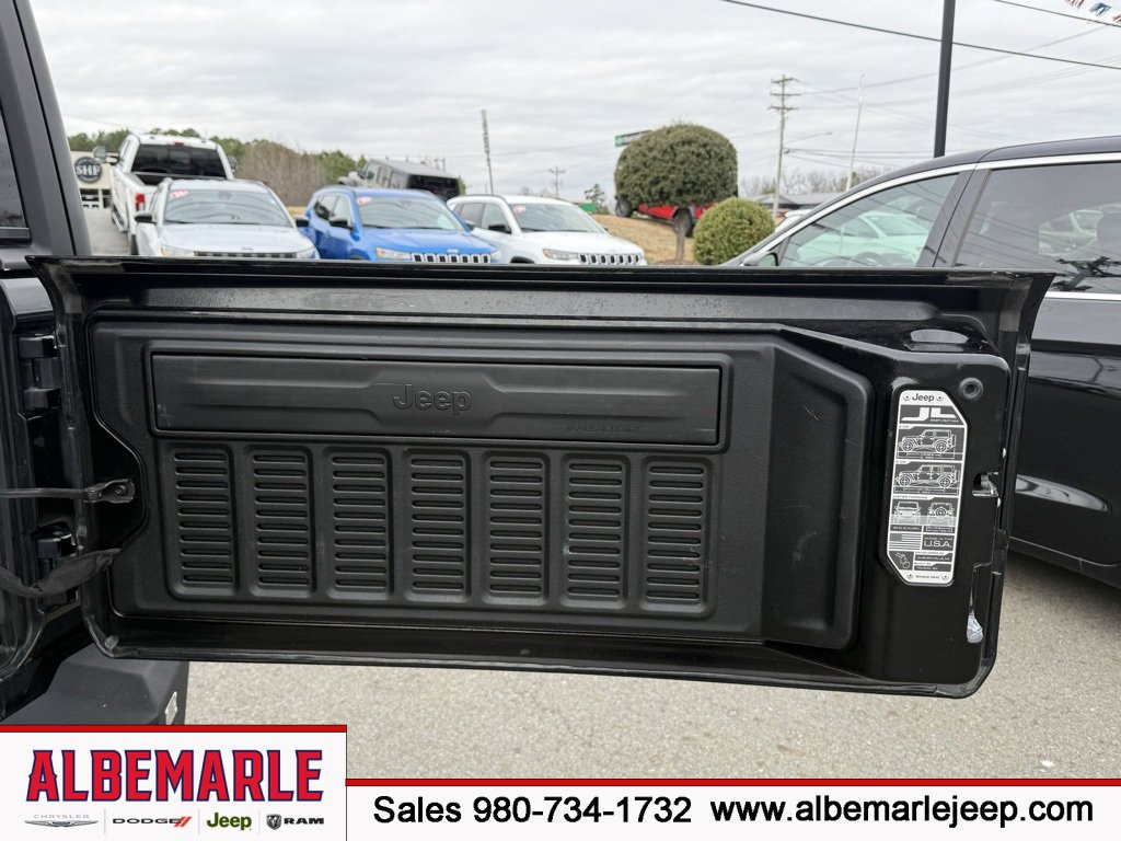 Used 2019 Jeep Wrangler Unlimited Sahara w/ Cold Weather Group image 6