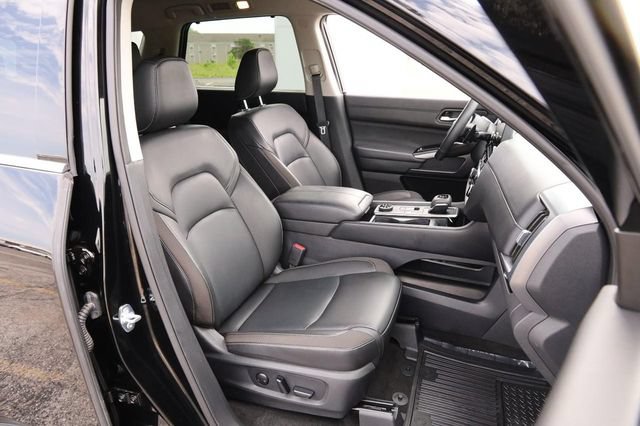 Certified 2025 Nissan Pathfinder SL AWD/4WD image 28