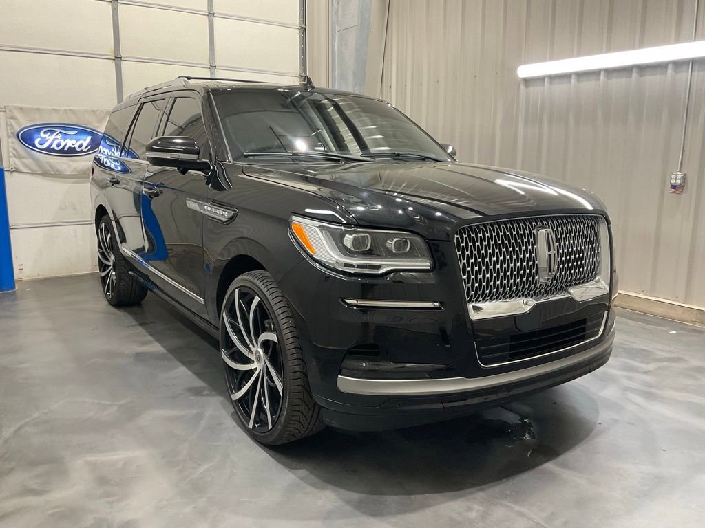 Used 2023 Lincoln Navigator Reserve AWD/4WD image 1