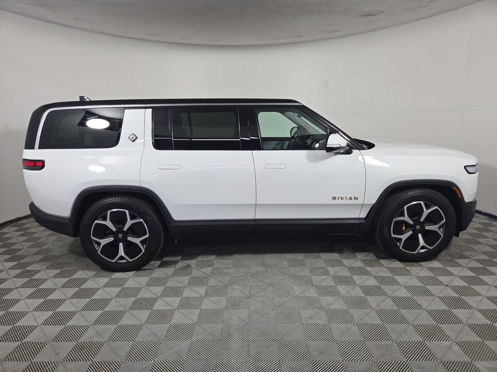Used 2024 Rivian R1S Adventure Quad AWD/4WD image 6