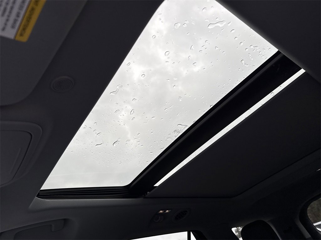 Used 2022 Ford Explorer XLT w/ Equipment Group 202A image 33