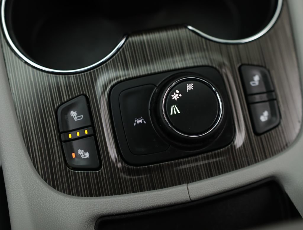 Used 2023 GMC Acadia SLT image 18