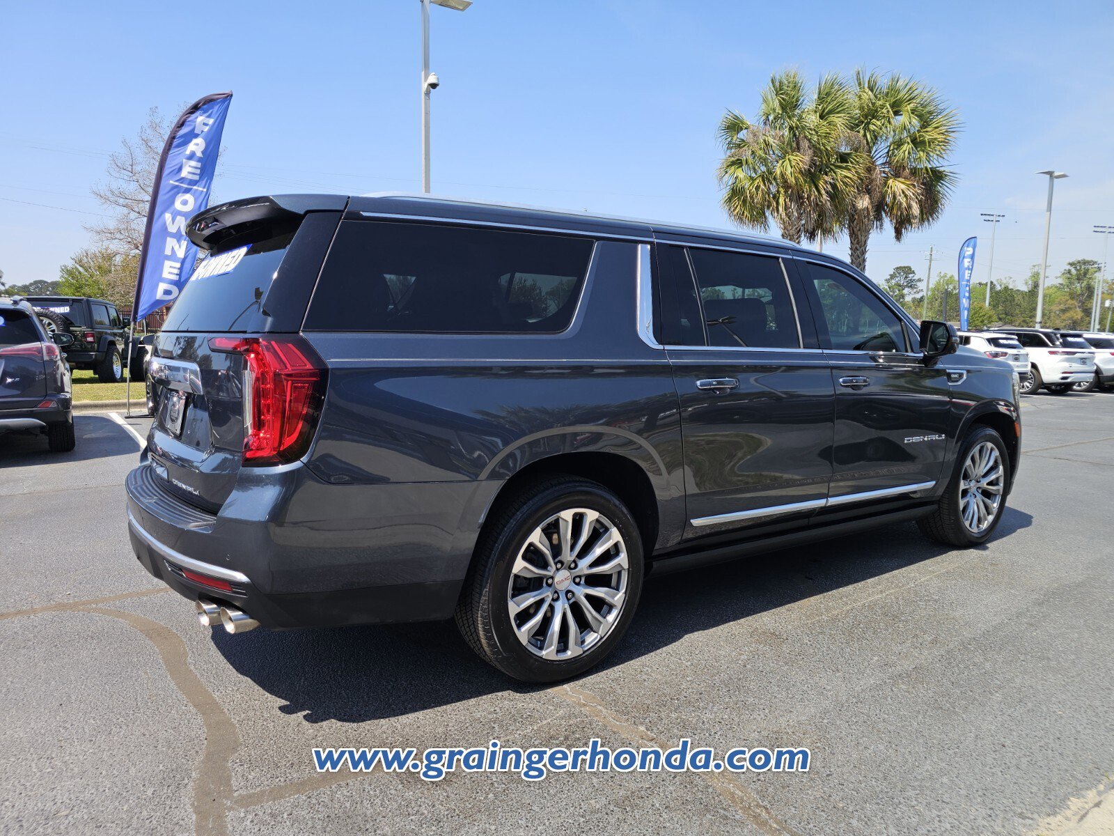 Used 2021 GMC Yukon XL Denali w/ Denali Ultimate Package image 5