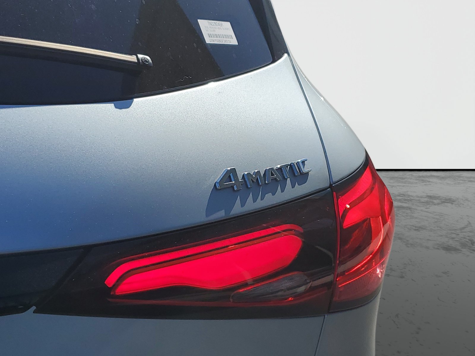 Used 2025 Mercedes-Benz GLC 350e 4MATIC image 7