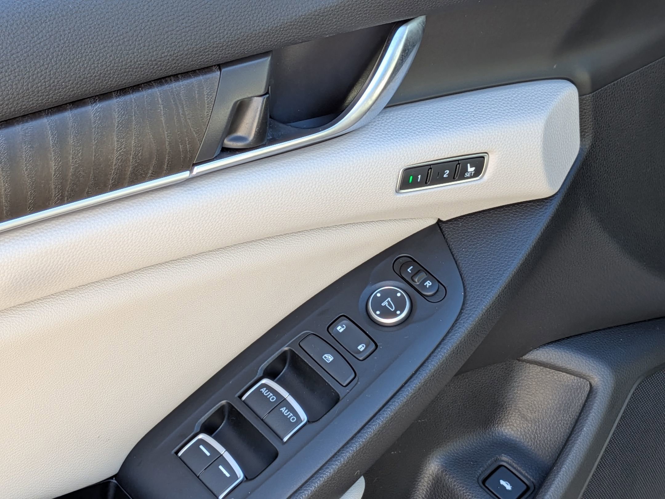 Used 2020 Honda Accord Touring image 14