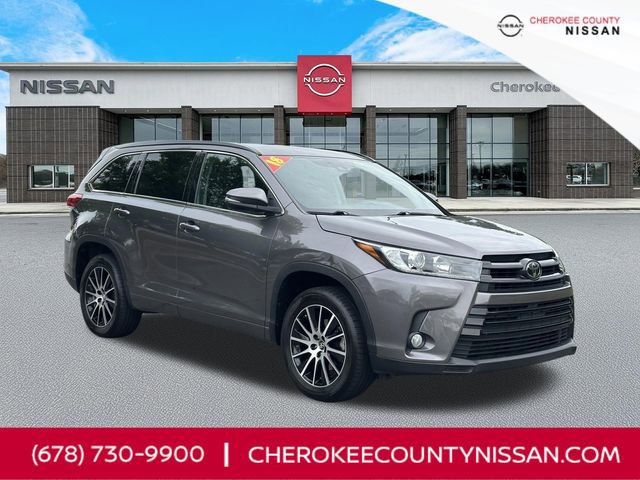 Used 2018 Toyota Highlander SE FWD video 1