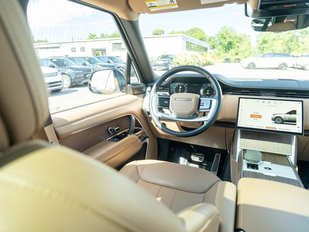 Used 2025 Land Rover Range Rover SE AWD/4WD image 19