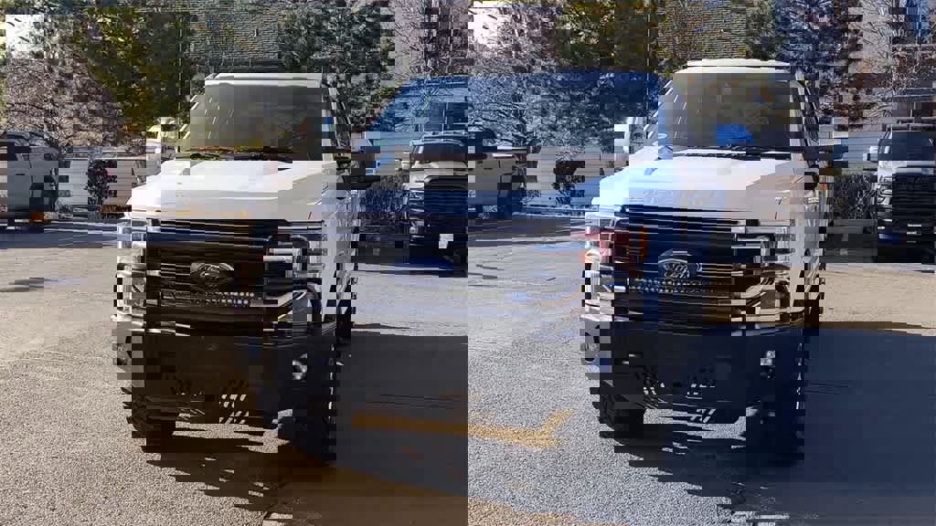 Used 2022 Ford F350 Platinum w/ FX4 Off-Road Package image 4