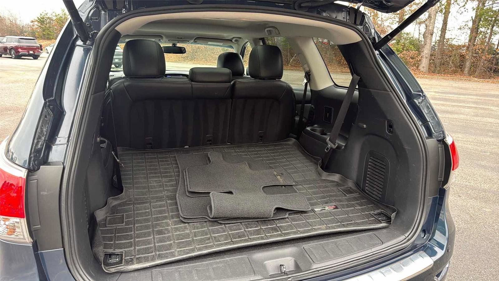 Used 2016 Nissan Pathfinder Platinum image 27