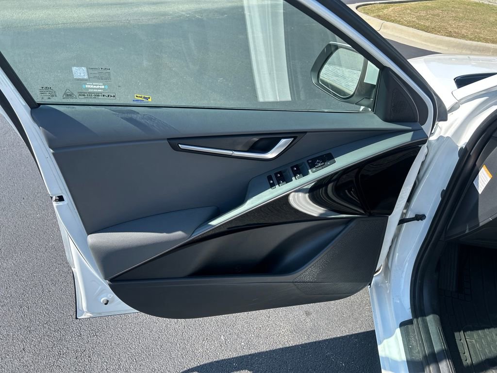 Used 2023 Kia Niro EX image 9