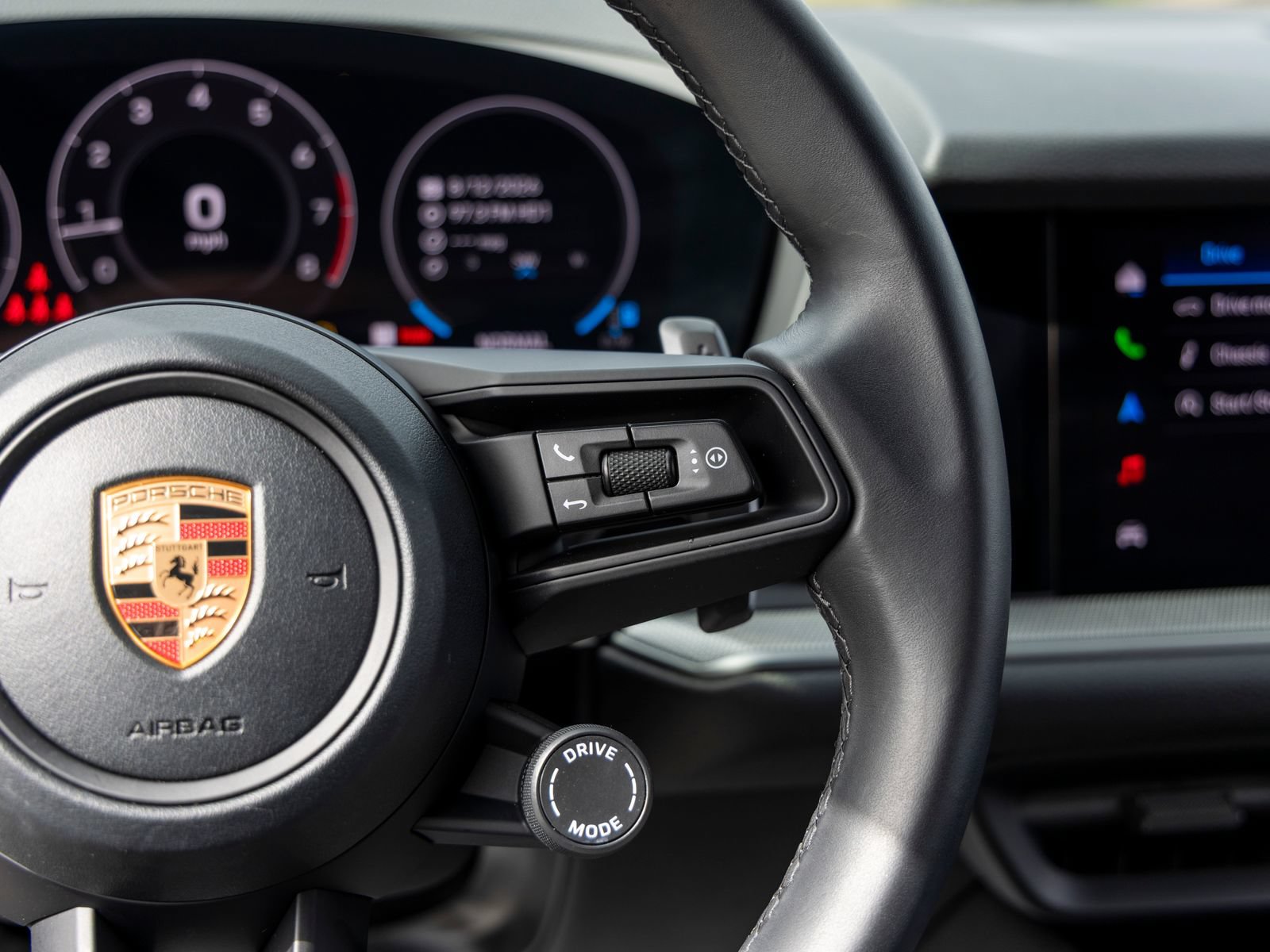 Certified 2026 Porsche Cayenne AWD/4WD image 38