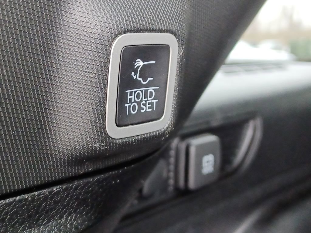 Used 2023 Jeep Grand Cherokee Altitude AWD/4WD image 9