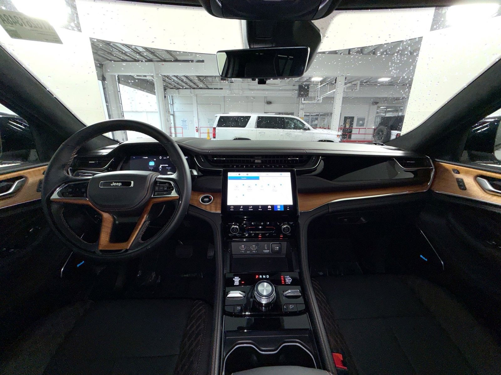 Used 2025 Jeep Grand Cherokee L Summit AWD/4WD image 23