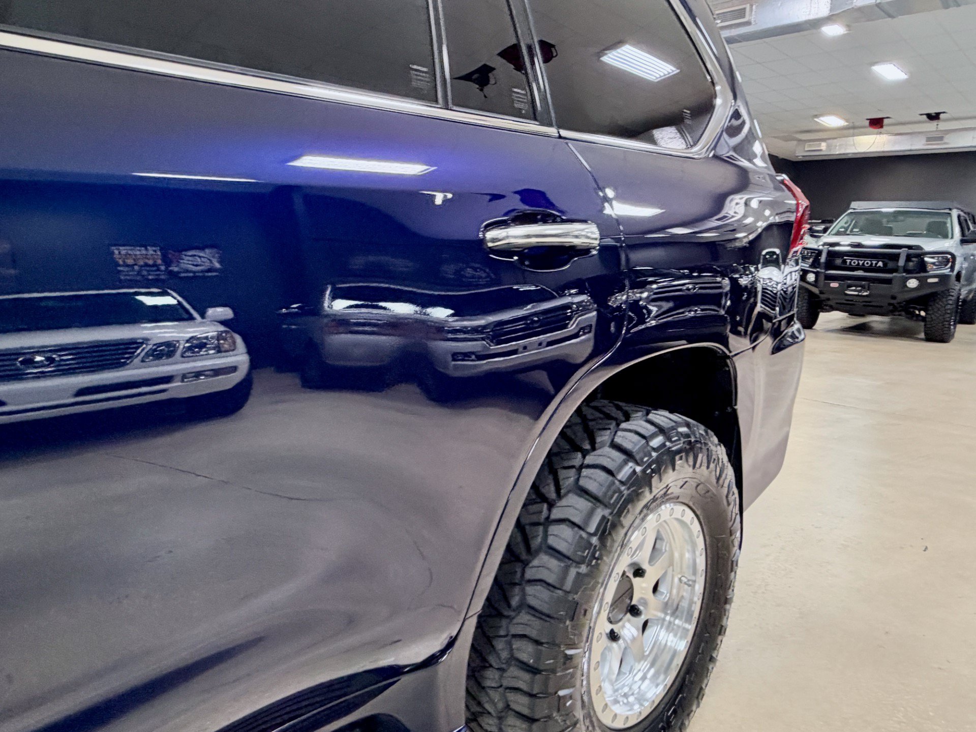Used 2017 Lexus LX 570 4WD w/ Luxury Package image 14
