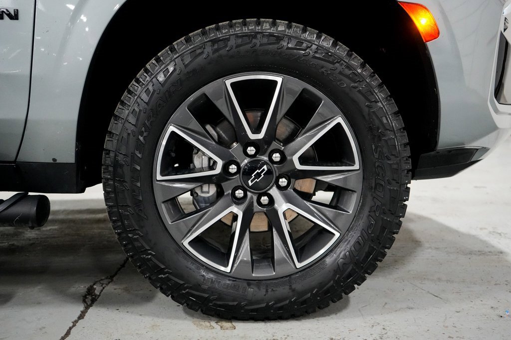 Used 2023 Chevrolet Suburban Z71 image 28