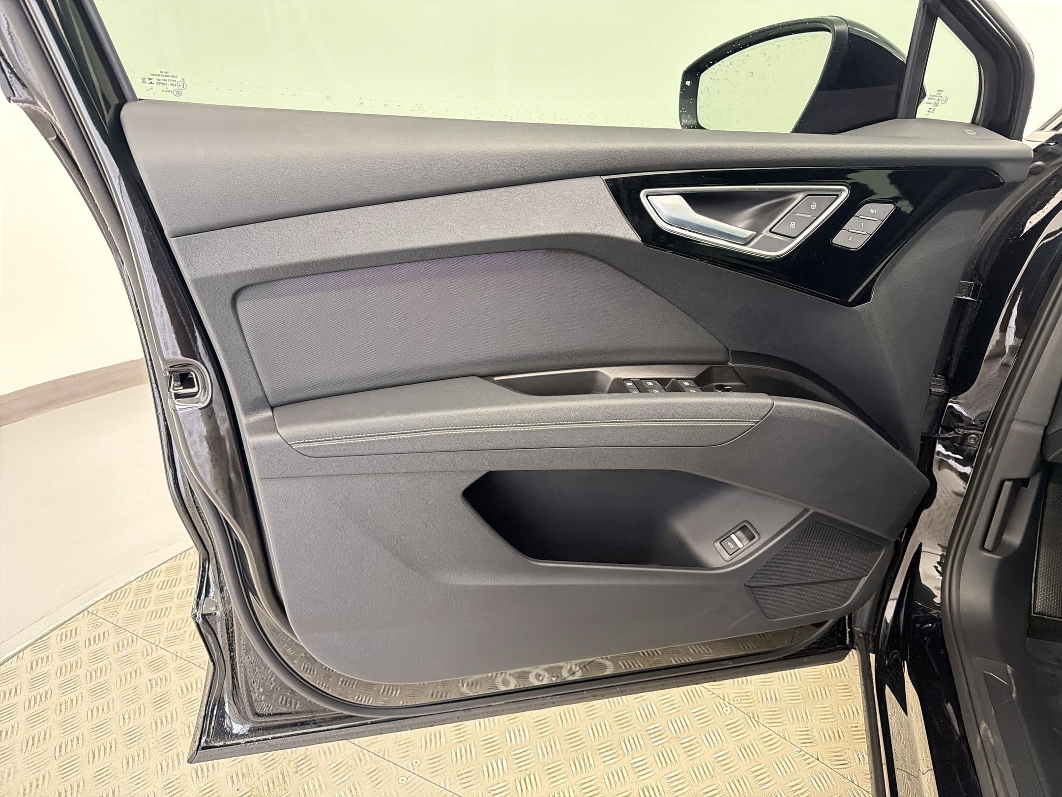 Used 2025 Audi Q4 e-tron Premium Plus w/ Premium Plus image 19