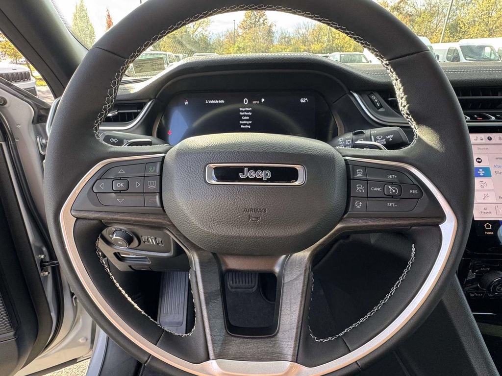 New 2025 Jeep Grand Cherokee Limited w/ Luxury Tech Group II AWD/4WD image 18