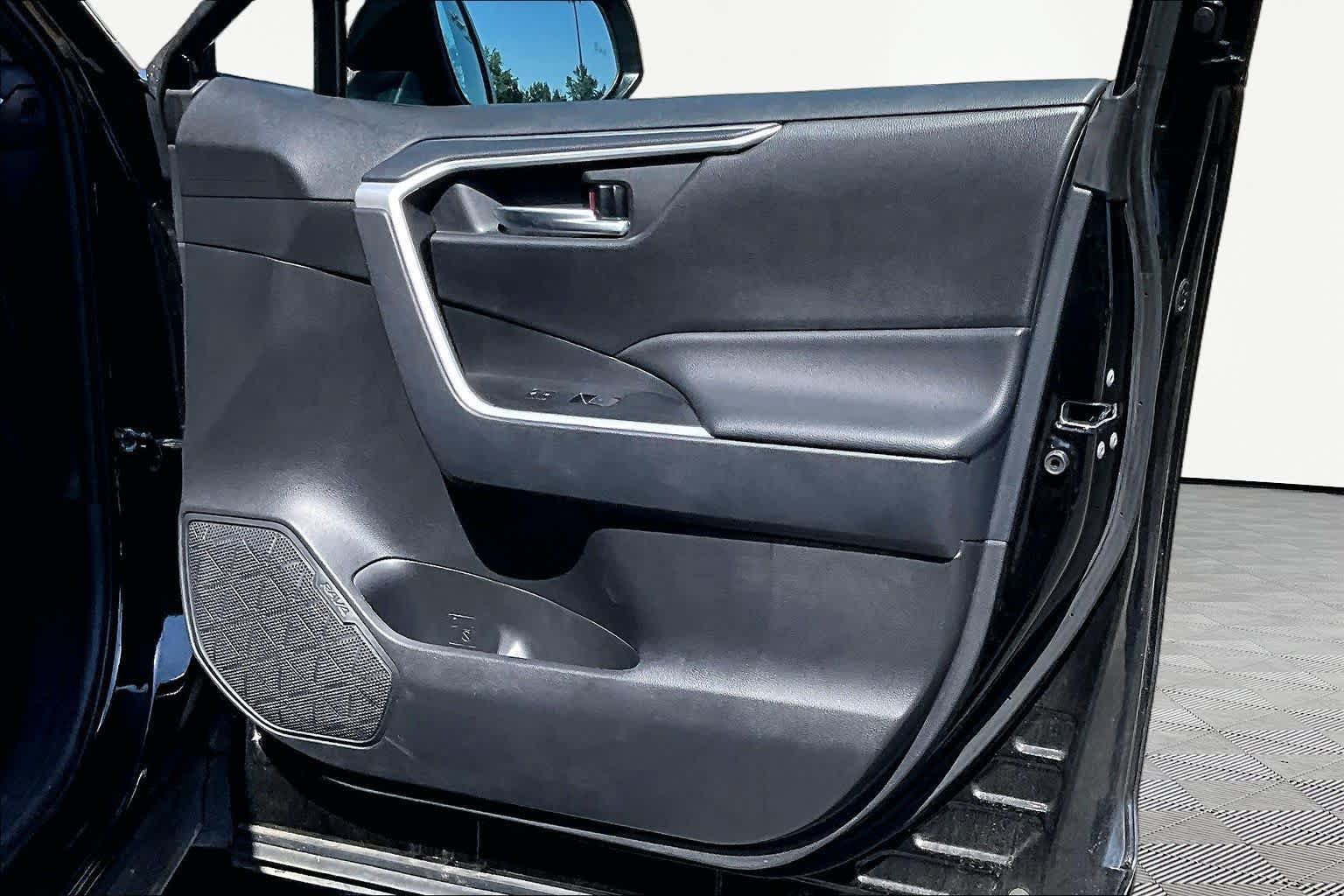 Certified 2025 Toyota RAV4 XLE FWD image 23