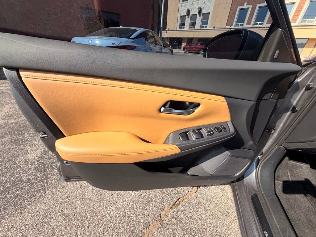 Used 2021 Nissan Sentra SV w/ SV Premium Package FWD image 13