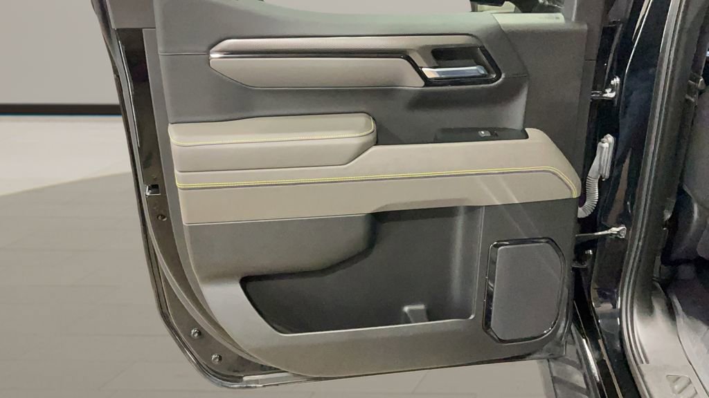 Used 2023 Chevrolet Silverado 1500 ZR2 image 21