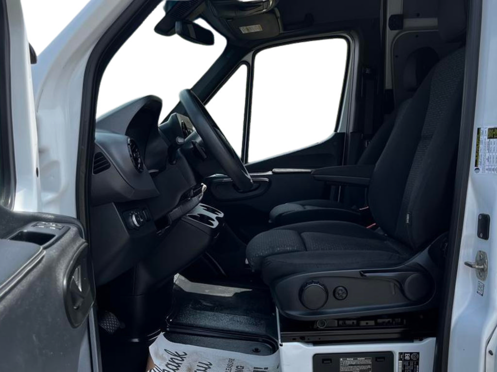 Used 2022 Mercedes-Benz Sprinter 2500 image 2
