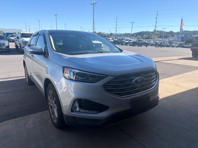 Used 2019 Ford Edge Titanium w/ Equipment Group 301A AWD/4WD image 9