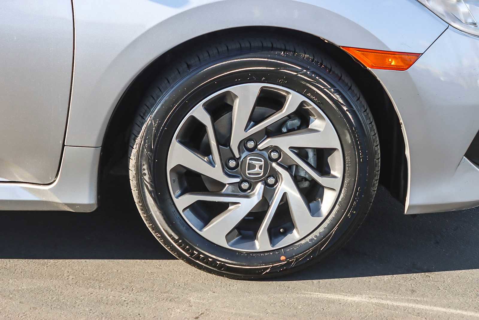 Used 2018 Honda Civic EX image 9