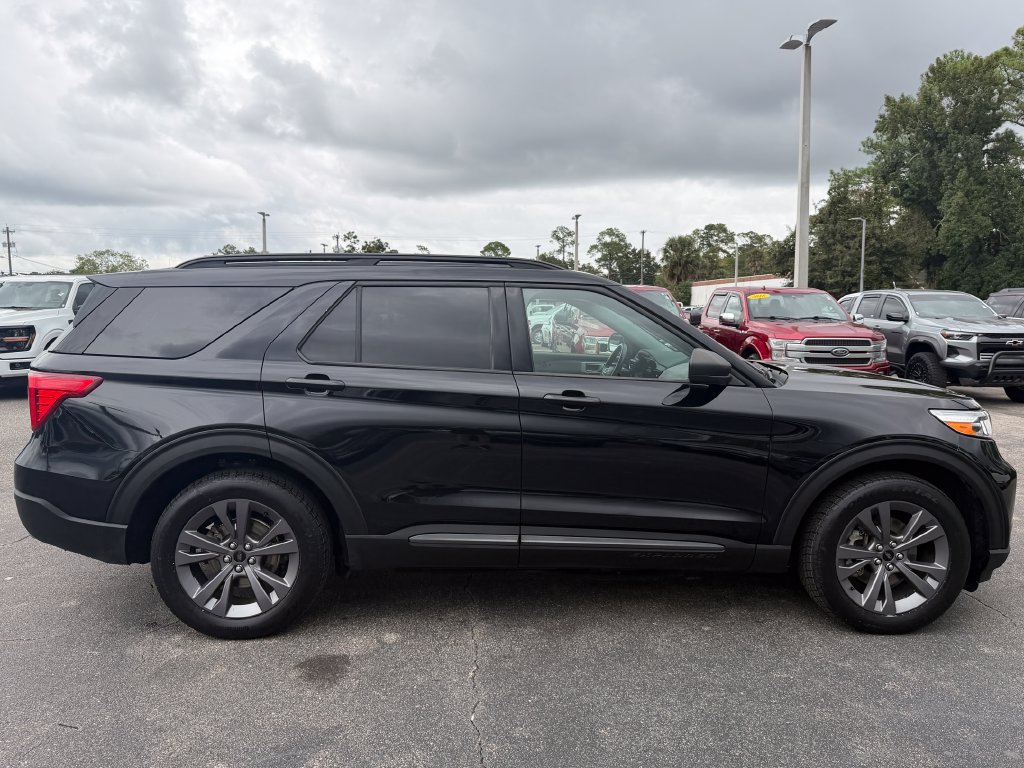 Used 2021 Ford Explorer XLT w/ Equipment Group 202A AWD/4WD image 5