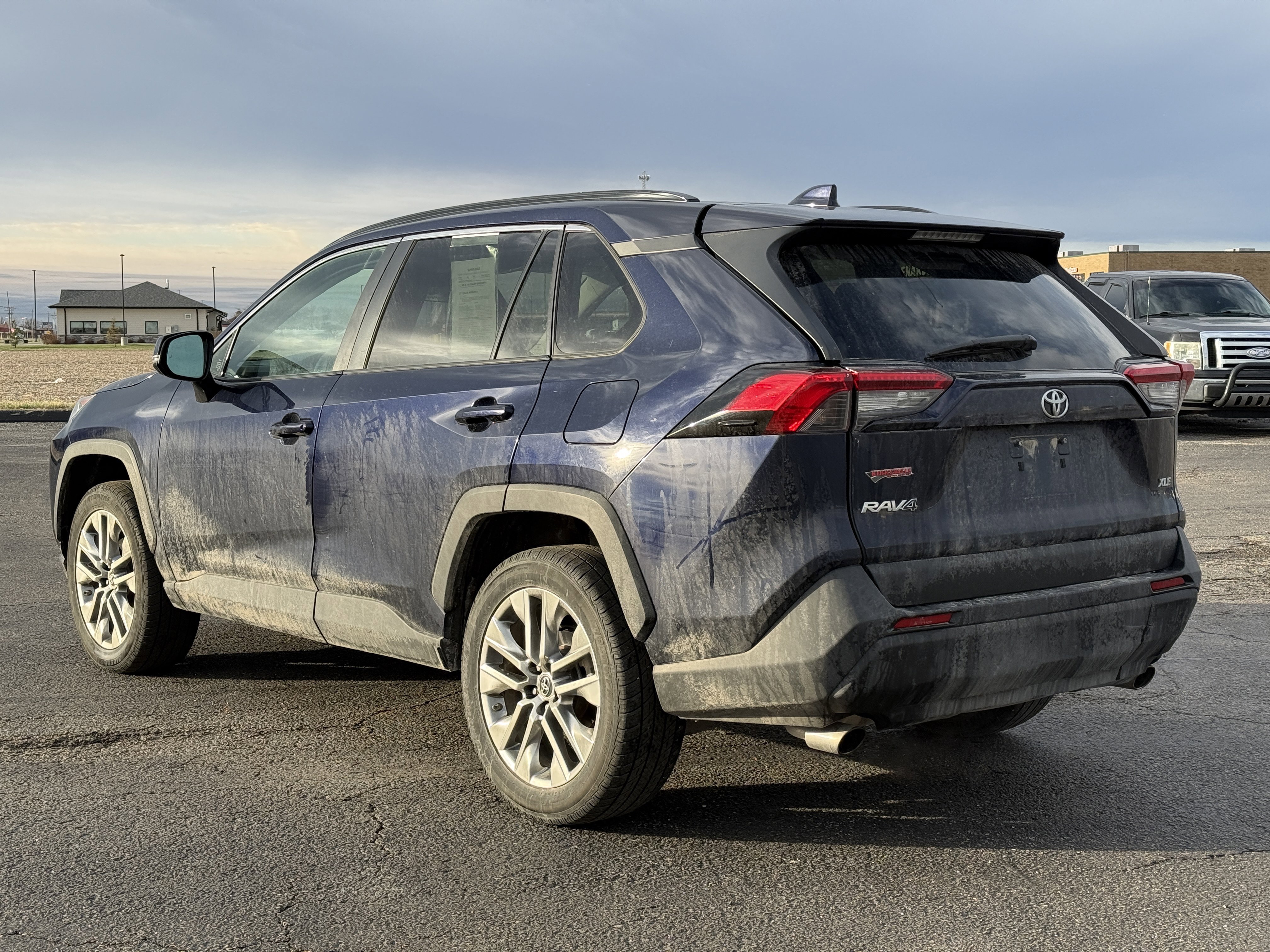 Used 2019 Toyota RAV4 XLE Premium image 5